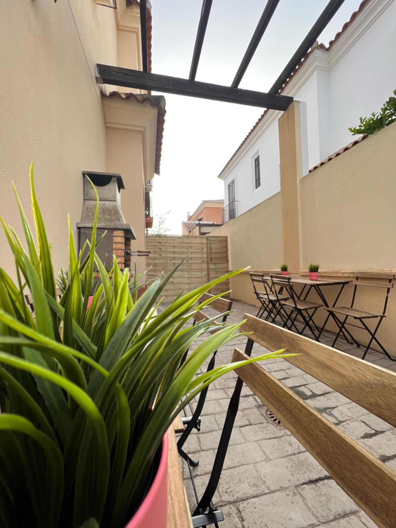 Apartamentos Sevilla Deluxe Rosales Los Rosales  ภายนอก รูปภาพ